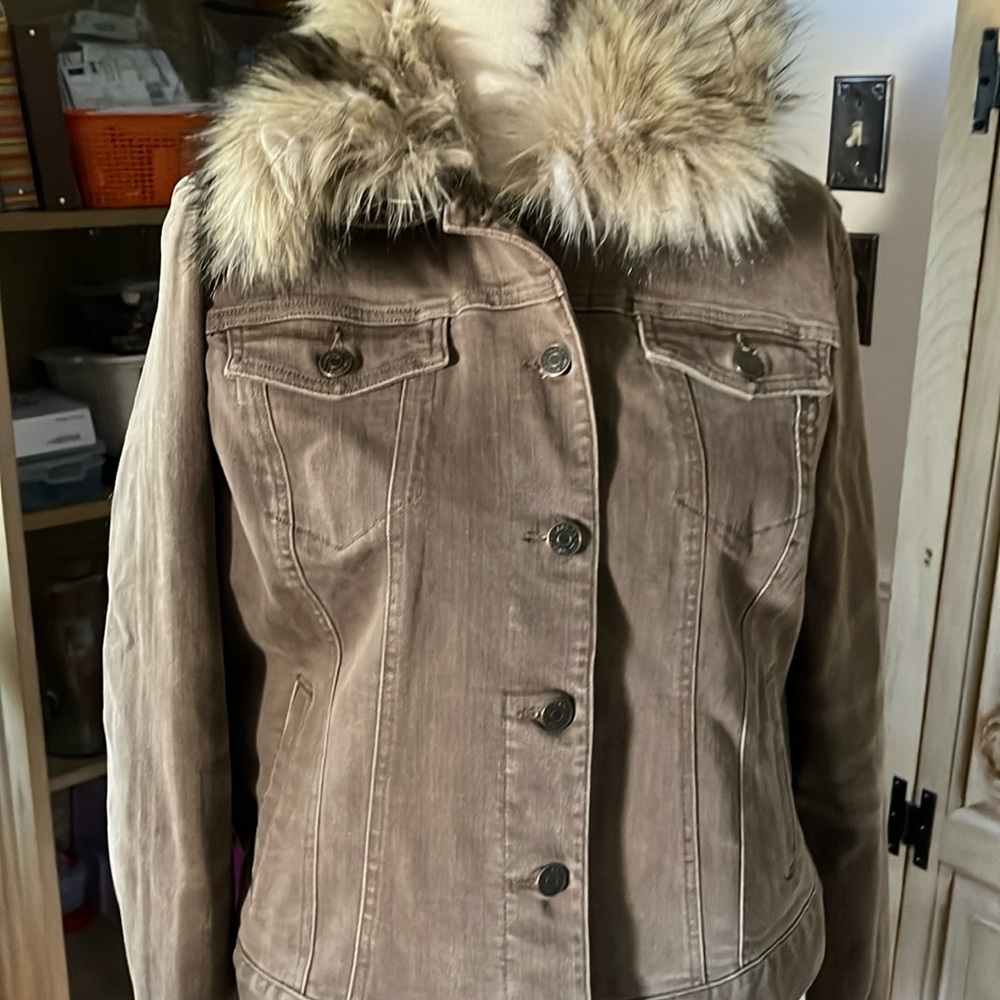 LRL Jean jacket. Size large. Fur removable collar